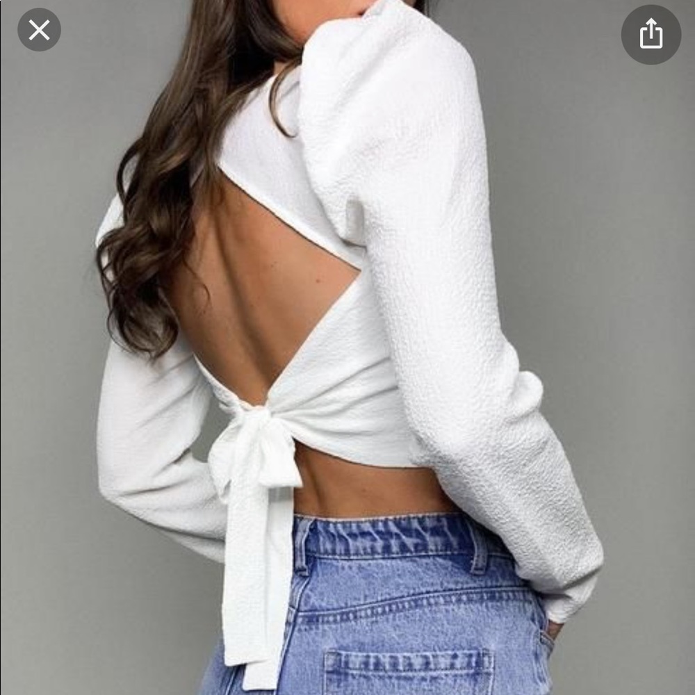 NWT! missguided PETITE CRINKLE OPEN BACK LS TOP, white, size 4